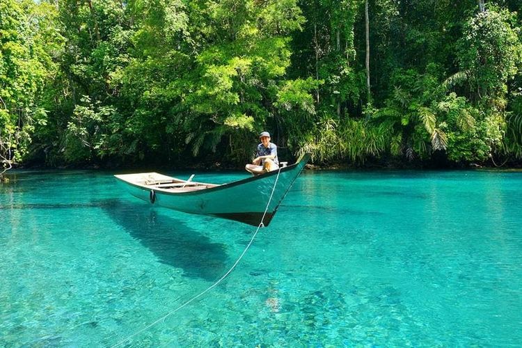 danau labuan cermin berau kalimantan timur