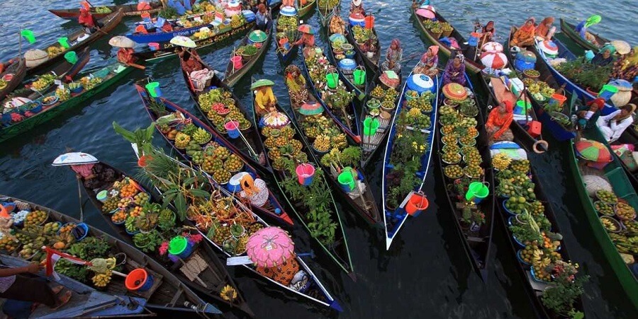 Pasar Terapung Muara Kuin di Banjarmasin